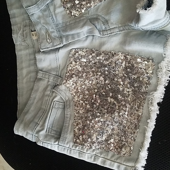 Washed out cut off Jean shorts - Picture 2 of 3